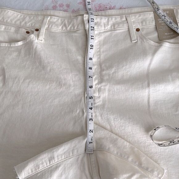 NWT Madewell Perfect Denim Shorts, Khaki, Size 26W - Picture 9 of 9